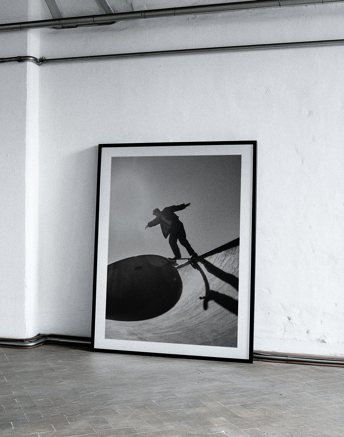 Modern living room with a framed black and white photography print.